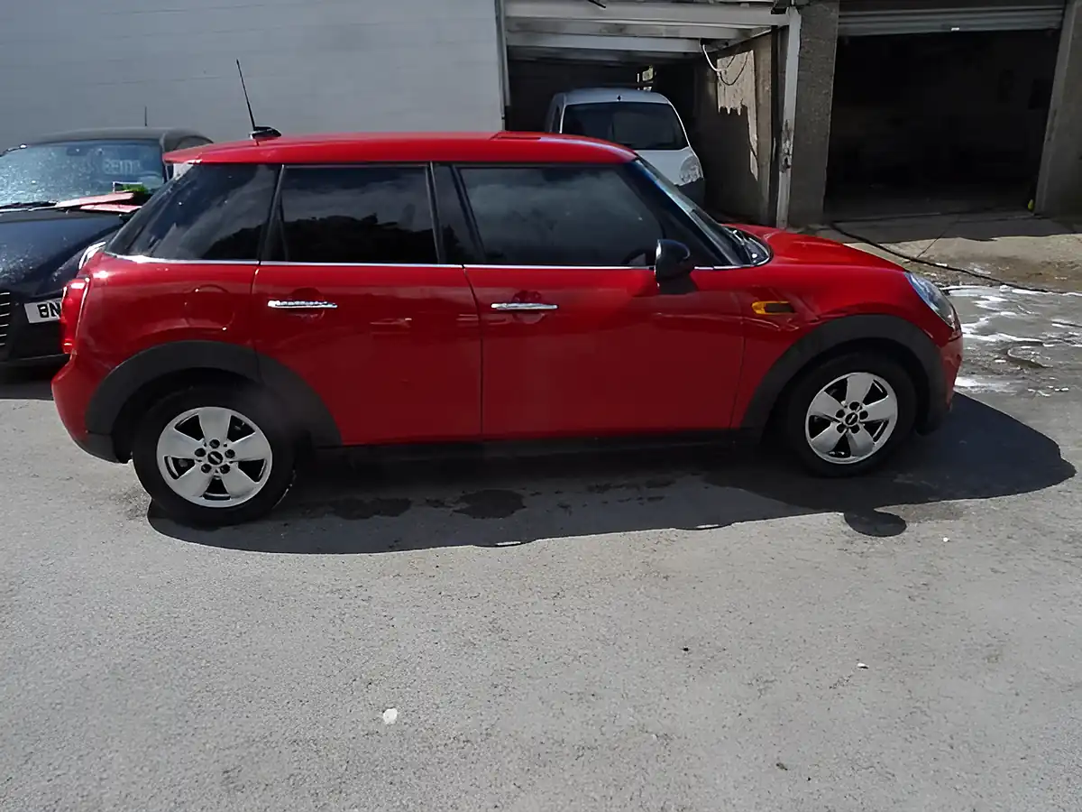 Used 2015 MINI Hatch One Red - Interior and Exterior details 7