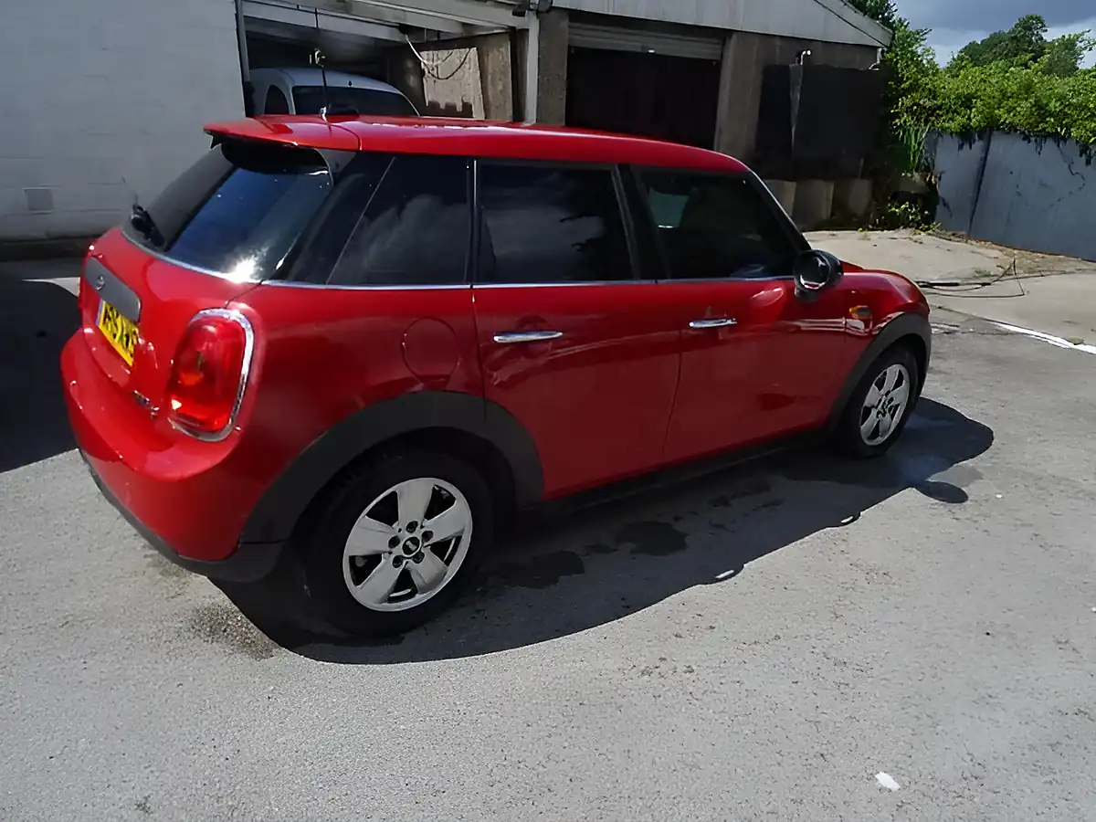 Used 2015 MINI Hatch One Red - Interior and Exterior details 8