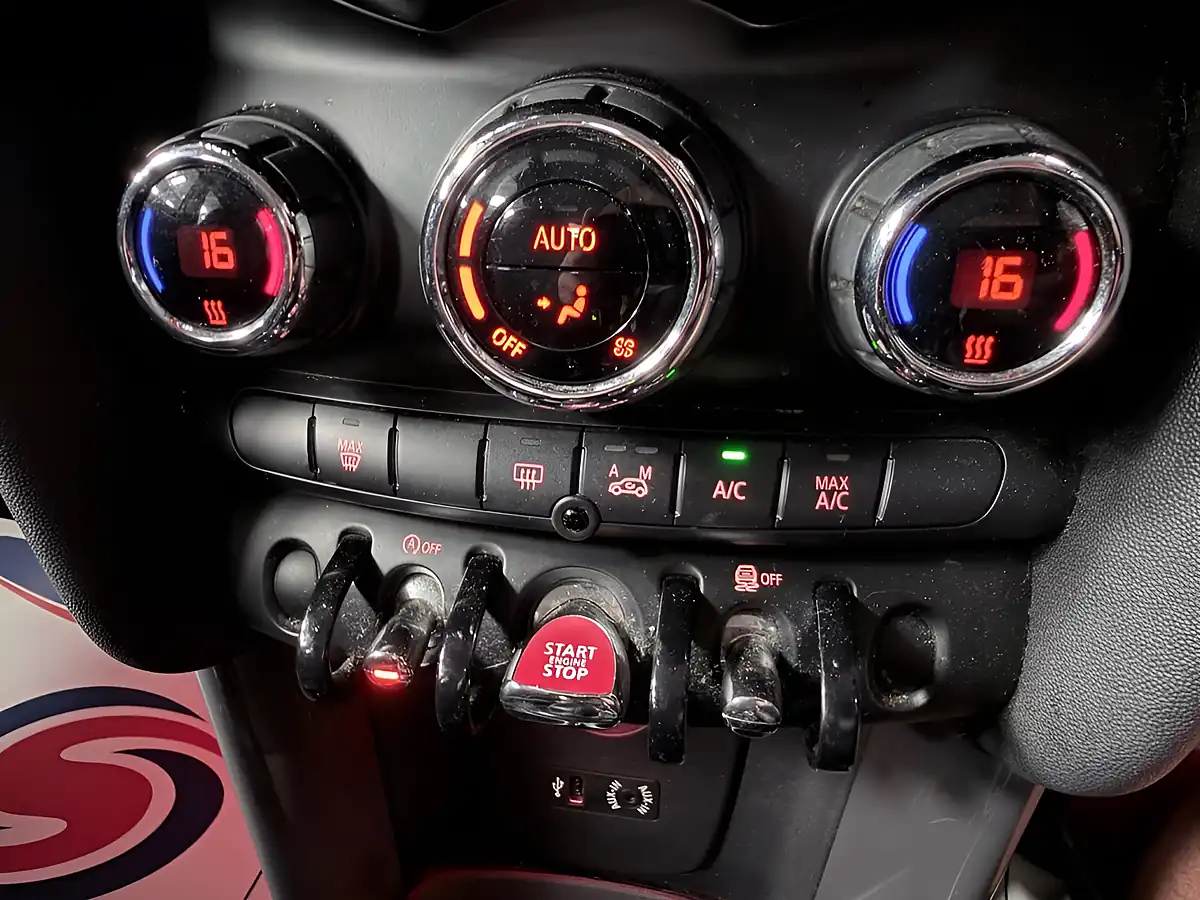 Used 2015 MINI Hatch One Red - Interior and Exterior details 10
