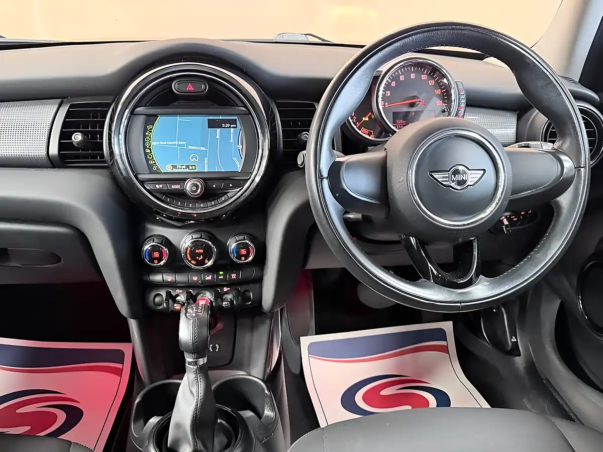 Used 2015 MINI Hatch One Red - Interior and Exterior details 14