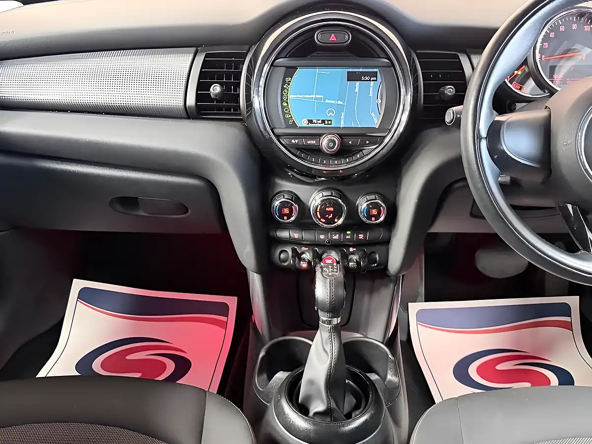 Used 2015 MINI Hatch One Red - Interior and Exterior details 15