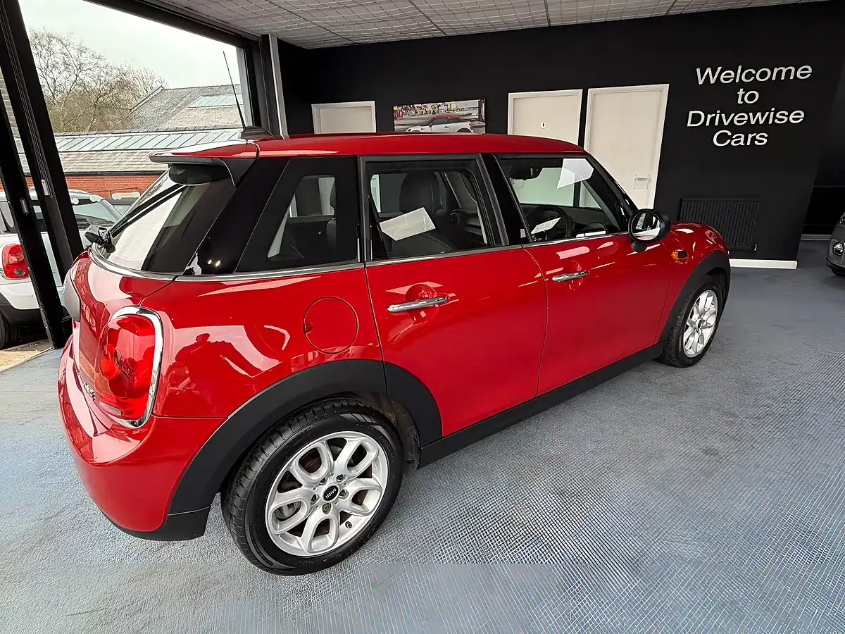 Used 2015 MINI Hatch One Red - Interior and Exterior details 10