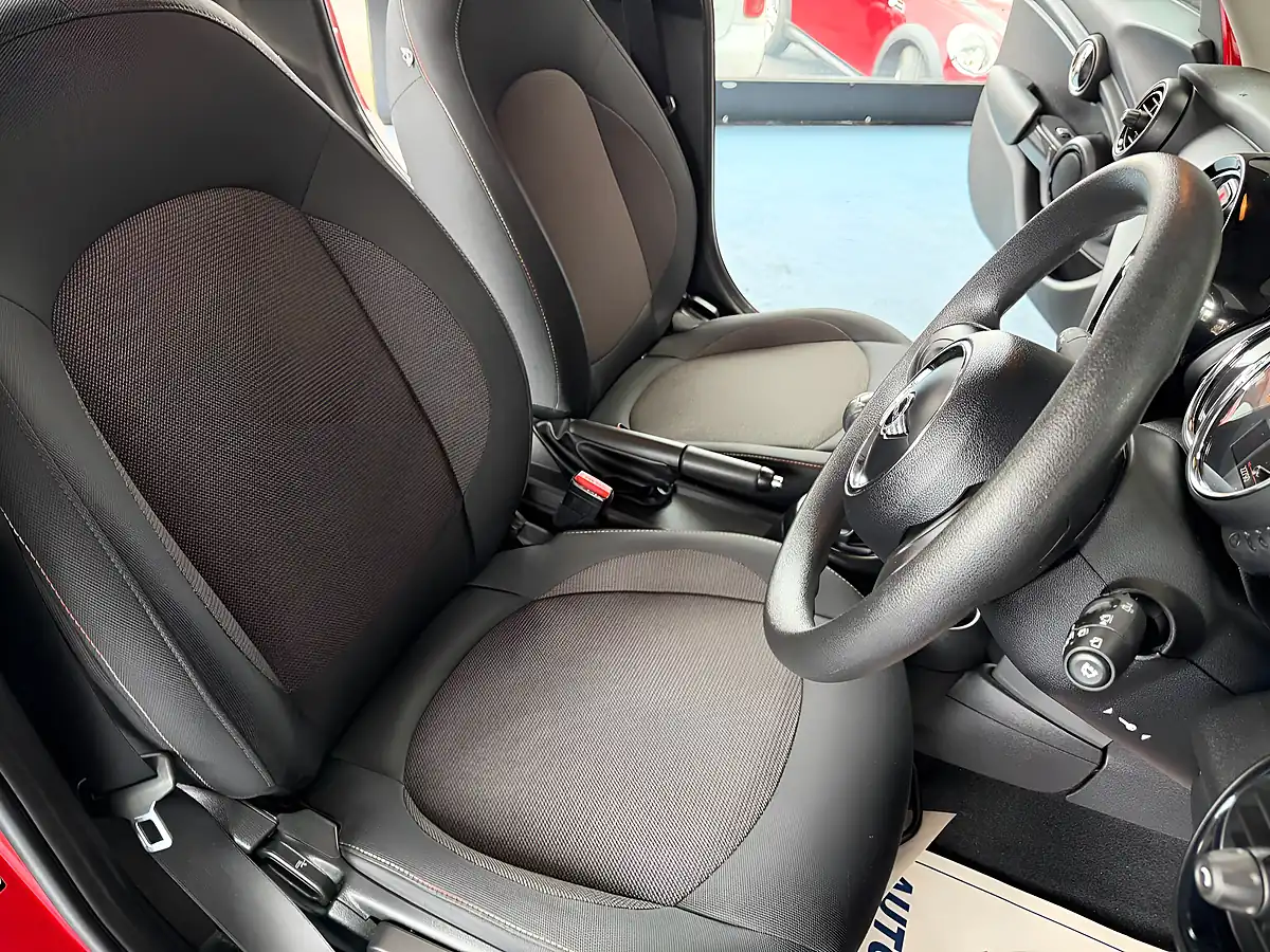 Used 2015 MINI Hatch One Red - Interior and Exterior details 12