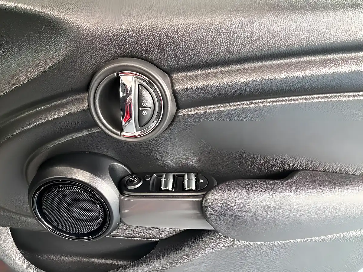 Used 2015 MINI Hatch One Red - Interior and Exterior details 13