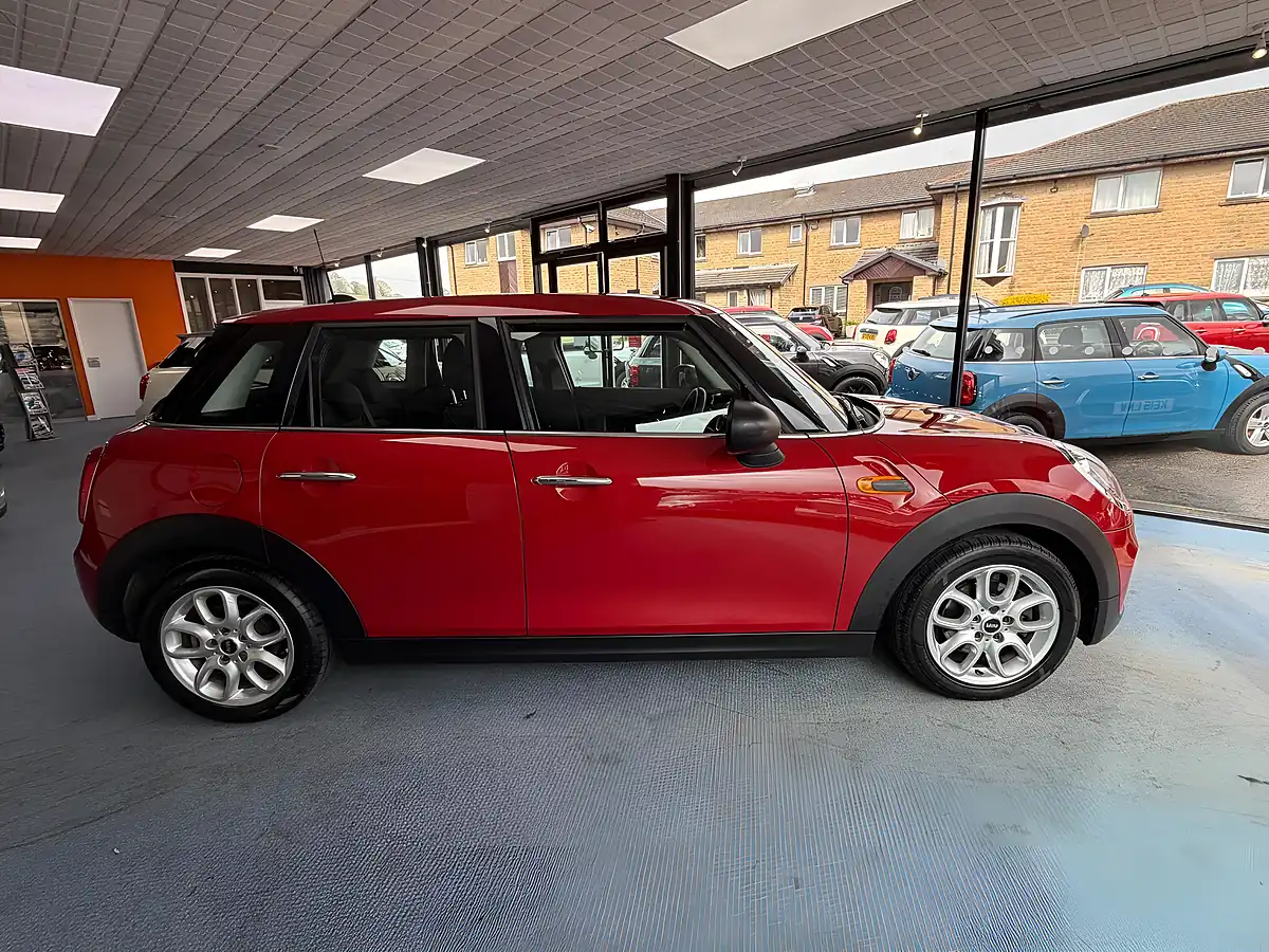 Used 2015 MINI Hatch One Red - Interior and Exterior details 2