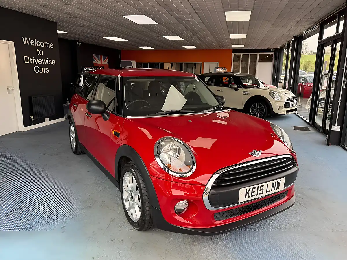 Used 2015 MINI Hatch One Red - Interior and Exterior details 3