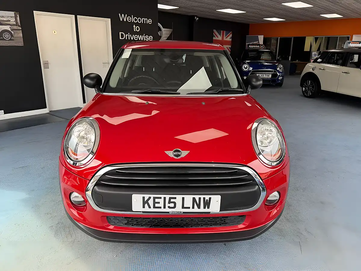 Used 2015 MINI Hatch One Red - Interior and Exterior details 4