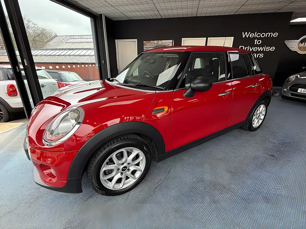 Used 2015 MINI Hatch One Red - Interior and Exterior details 5