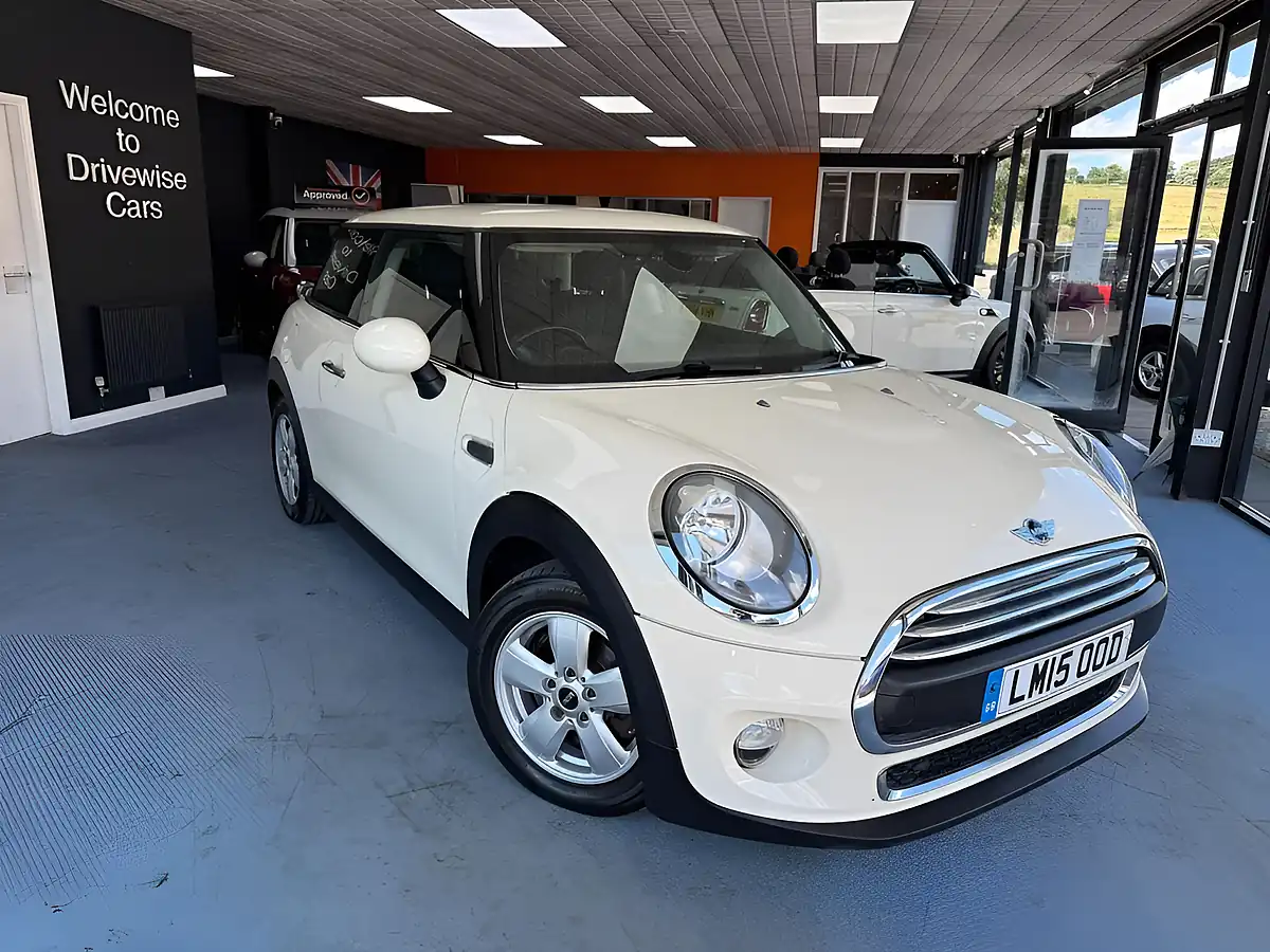 Used 2015 MINI Hatch One White - Front View