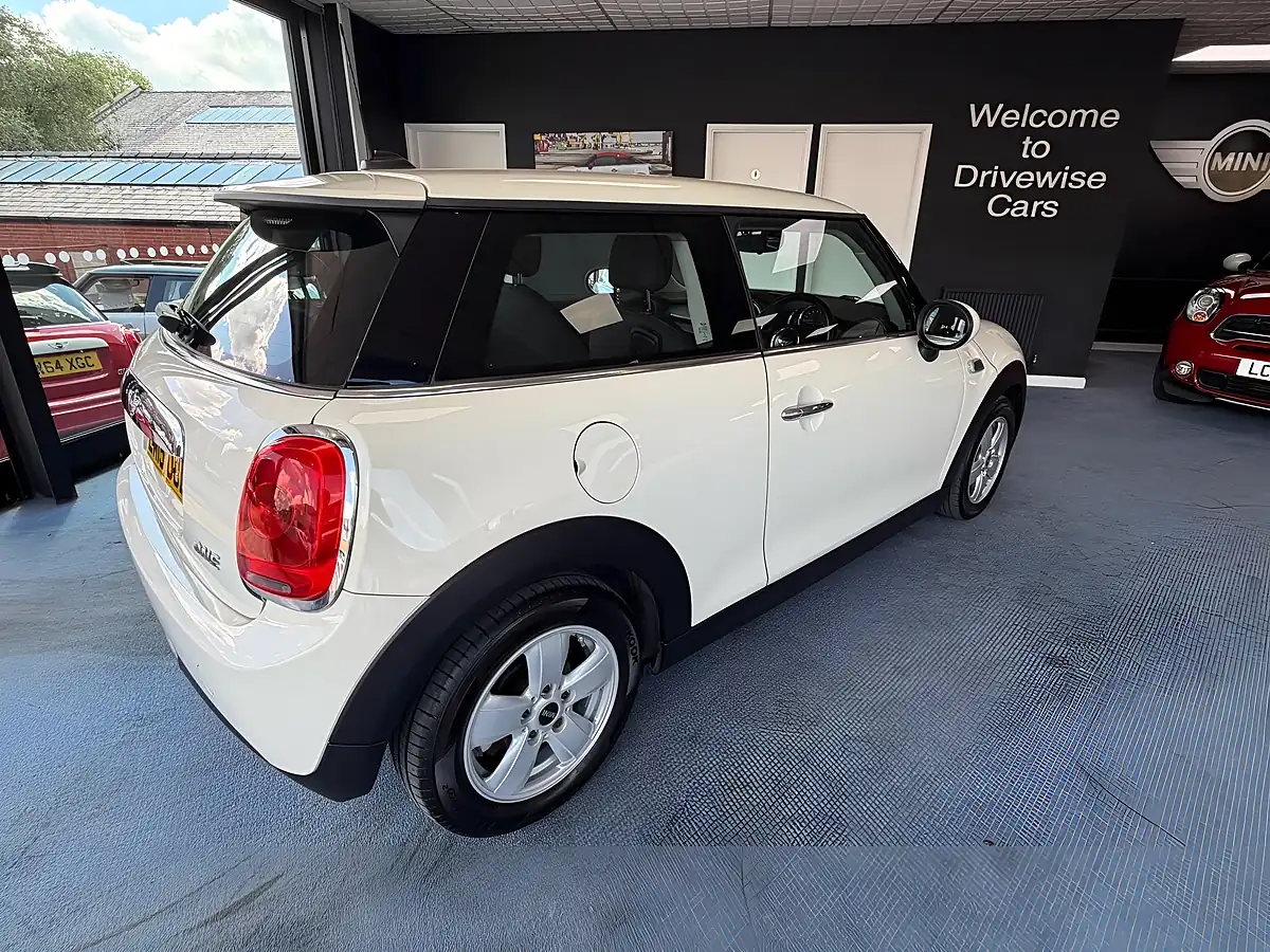 Used 2015 MINI Hatch One White - Interior and Exterior details 11