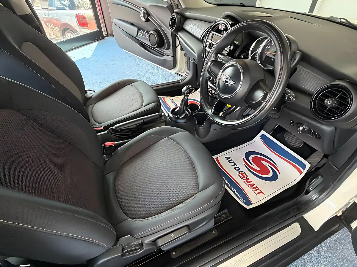 Used 2015 MINI Hatch One White - Interior and Exterior details 13