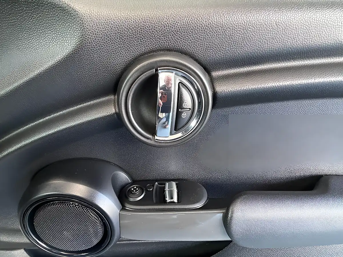 Used 2015 MINI Hatch One White - Interior and Exterior details 14