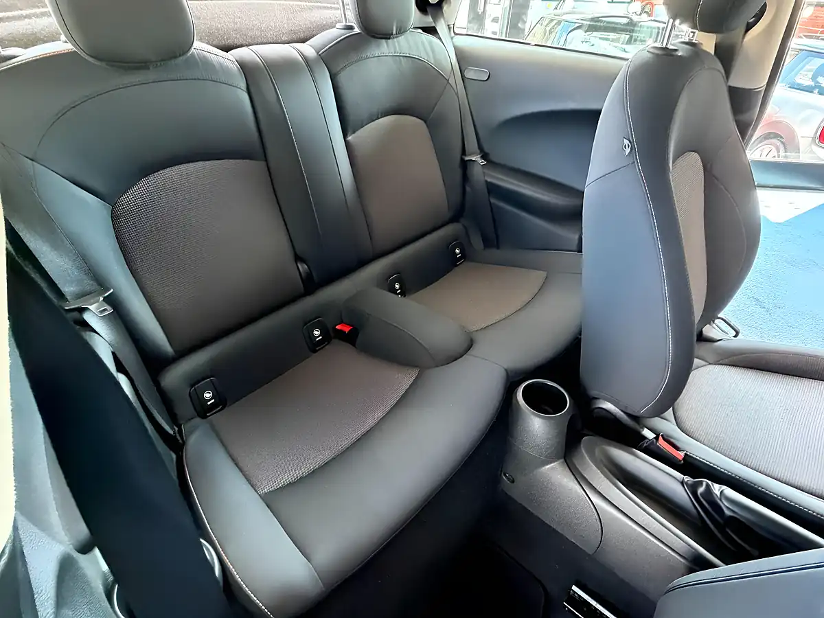 Used 2015 MINI Hatch One White - Interior and Exterior details 15