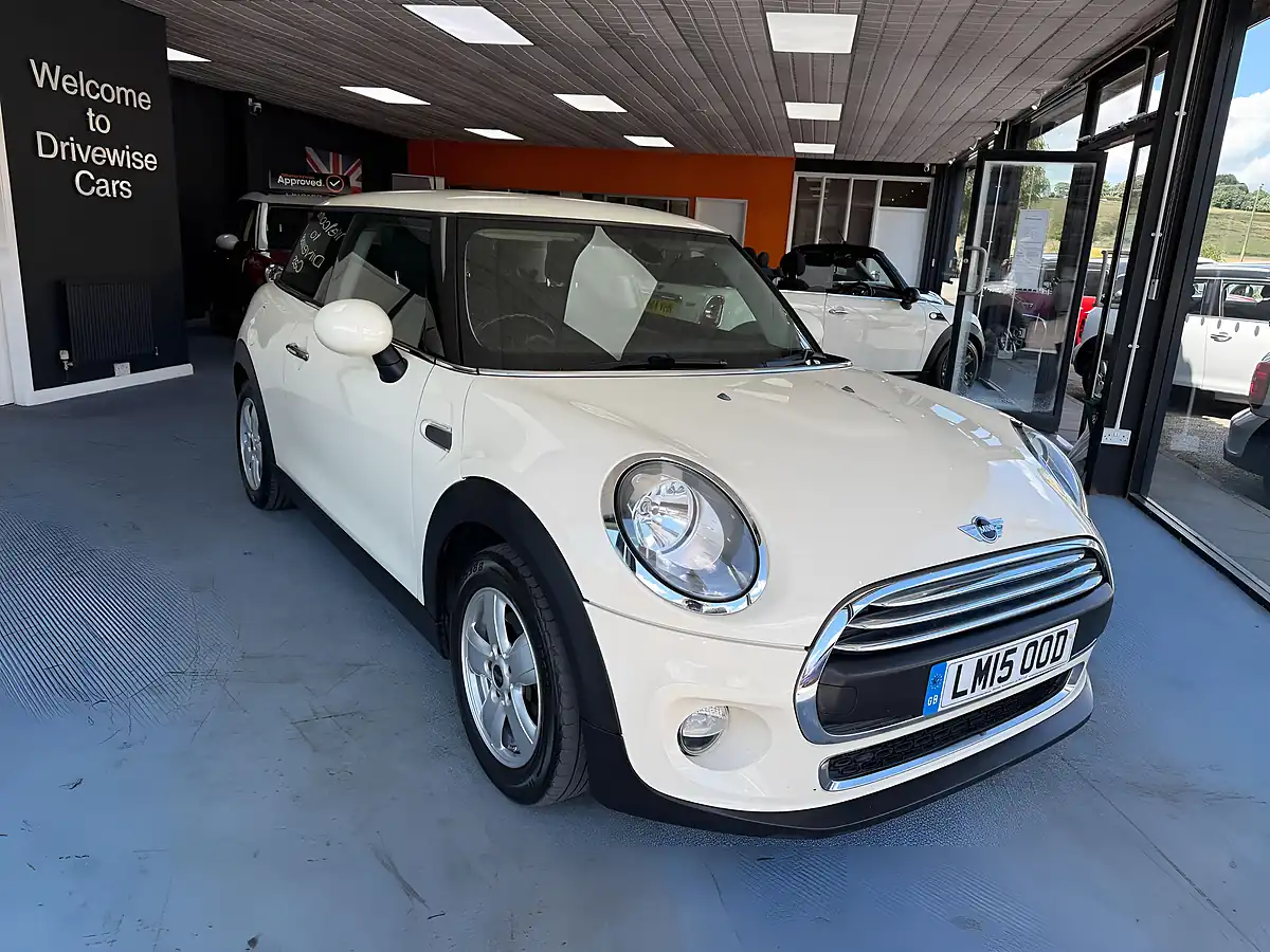 Used 2015 MINI Hatch One White - Interior and Exterior details 3