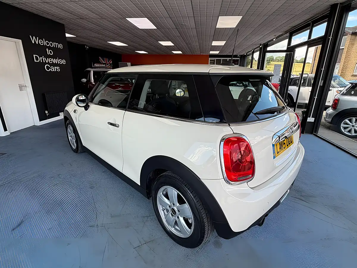 Used 2015 MINI Hatch One White - Interior and Exterior details 7