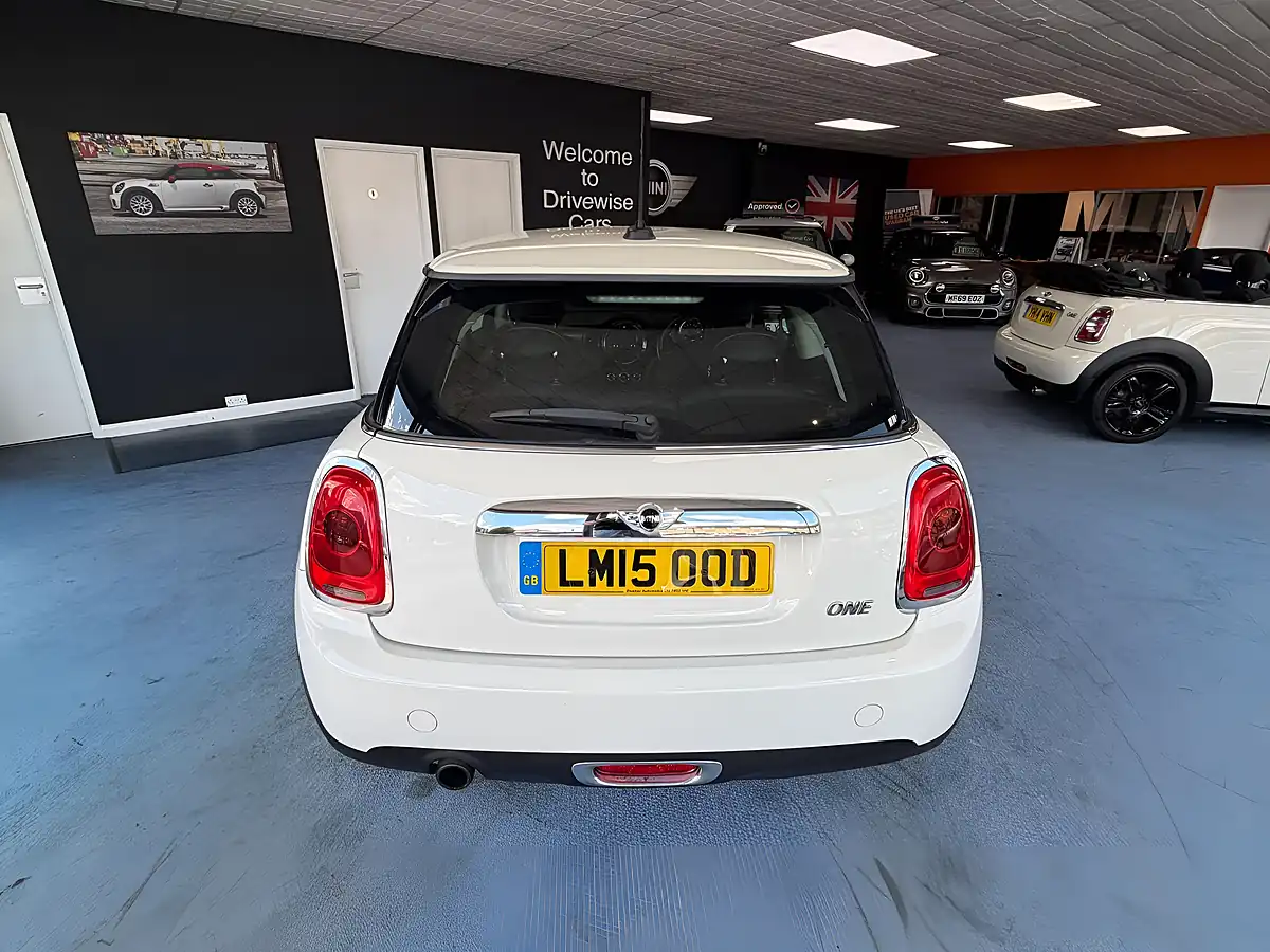 Used 2015 MINI Hatch One White - Interior and Exterior details 8