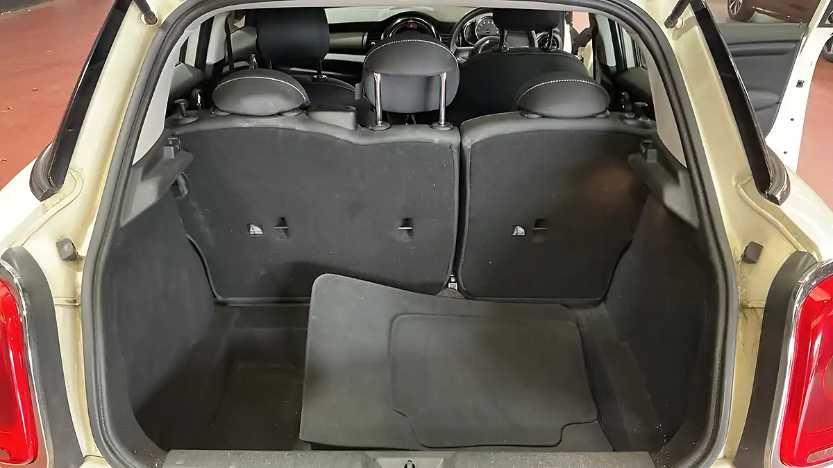 Used 2015 MINI Hatch One White - Interior and Exterior details 11