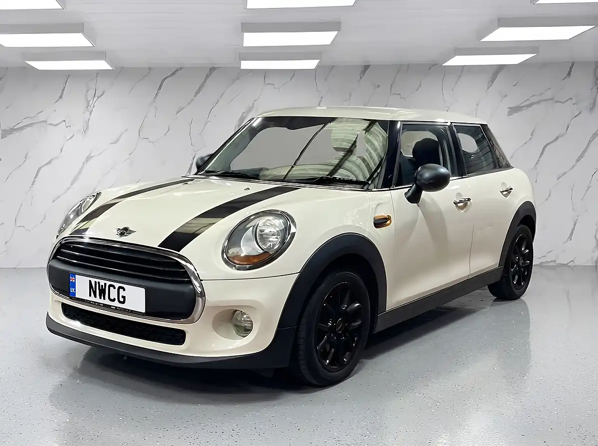 Used 2015 MINI Hatch One White - Interior and Exterior details 2