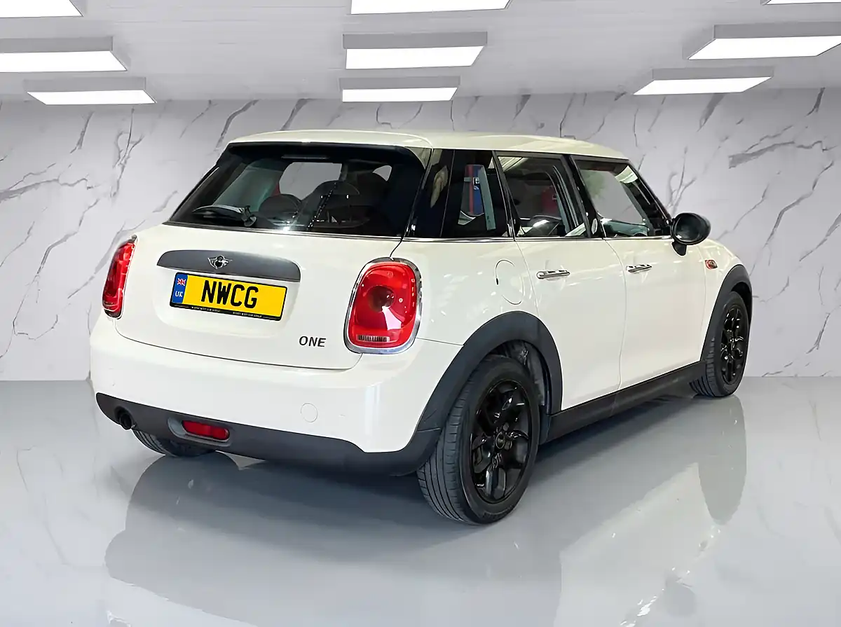 Used 2015 MINI Hatch One White - Interior and Exterior details 5