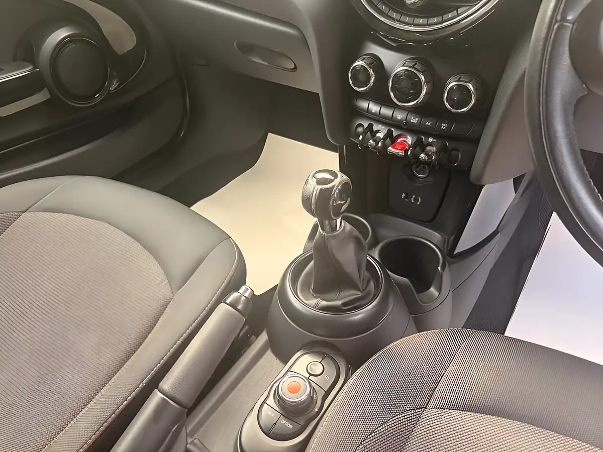 Used 2015 MINI Hatch One White - Interior and Exterior details 13