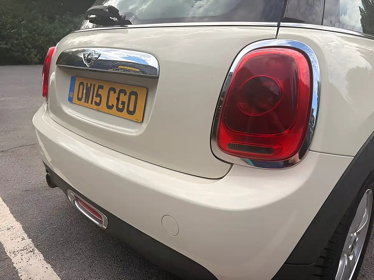 Used 2015 MINI Hatch One White - Interior and Exterior details 16