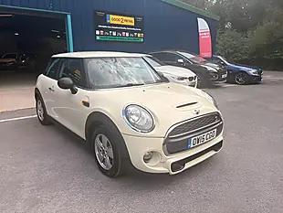 Used 2015 MINI Hatch One White - Interior and Exterior details 7