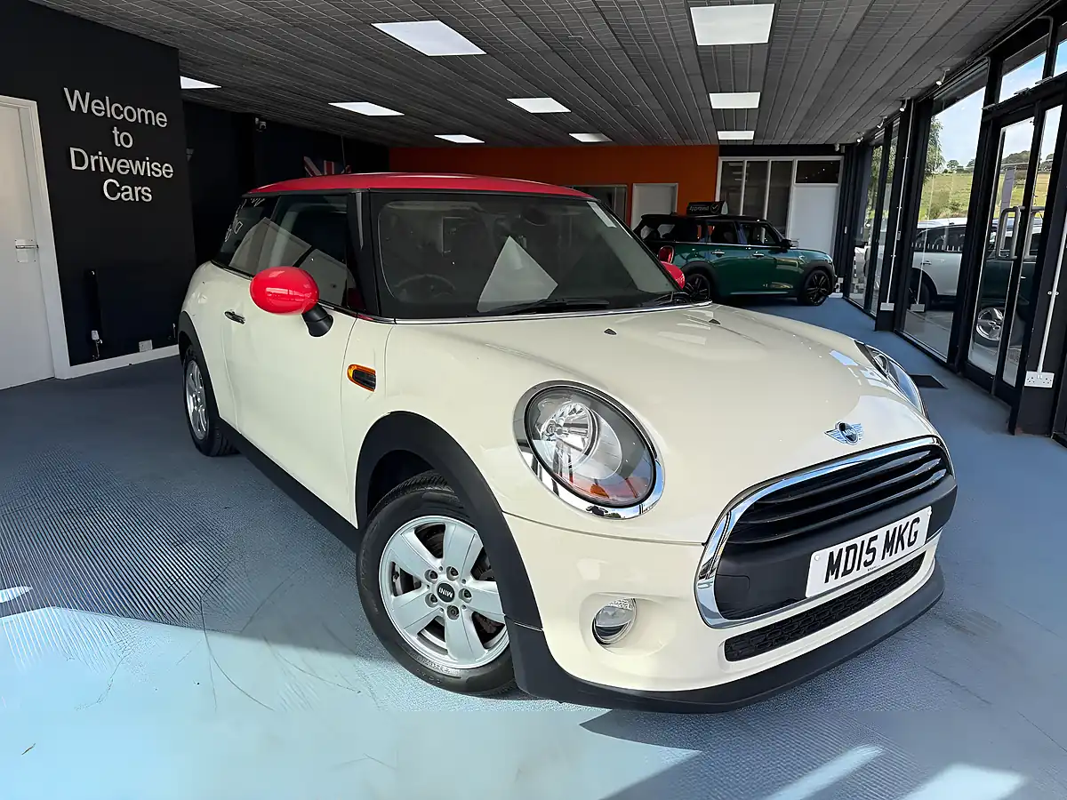 Used 2015 MINI Hatch One White - Front View