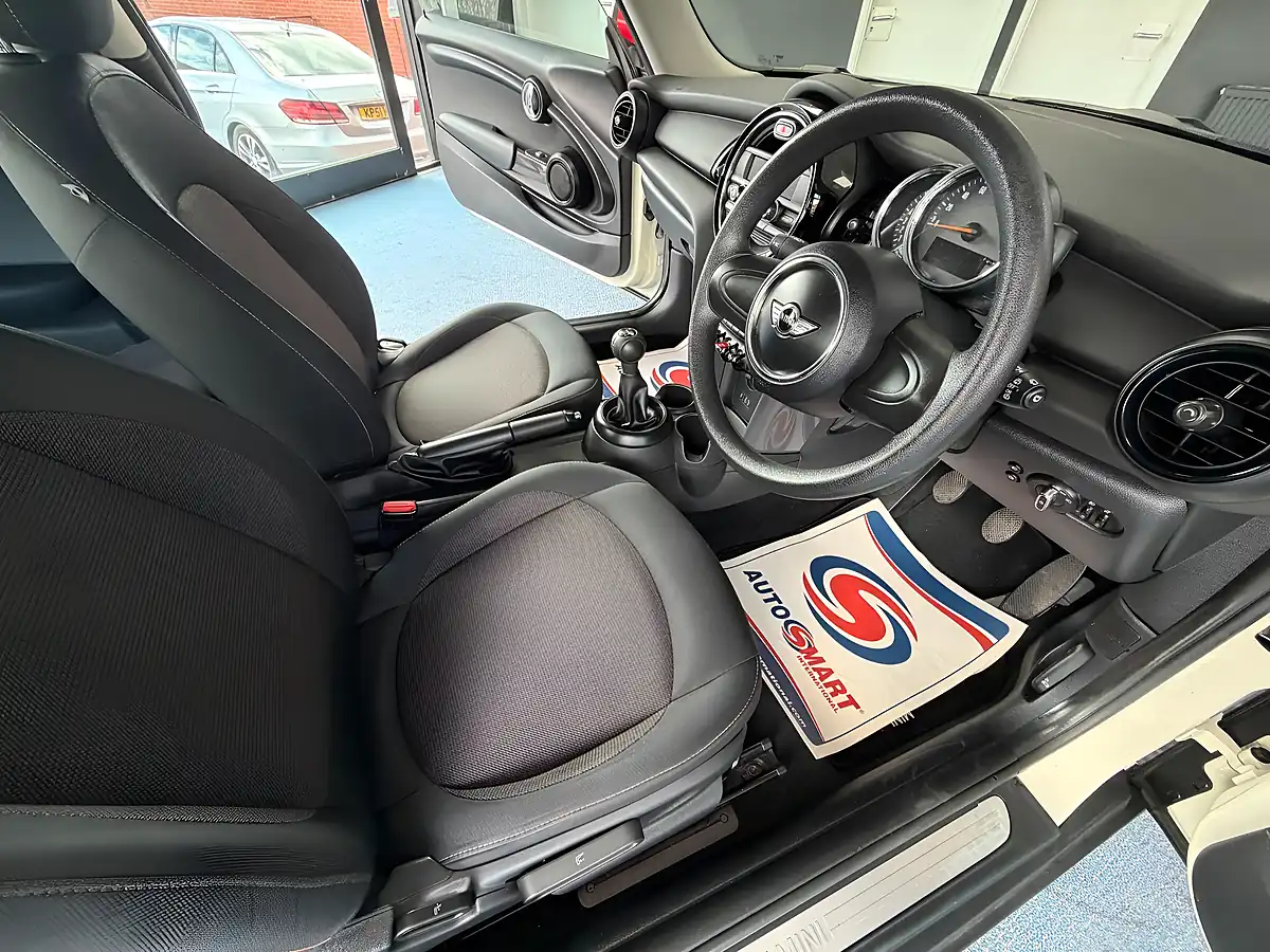 Used 2015 MINI Hatch One White - Interior and Exterior details 10