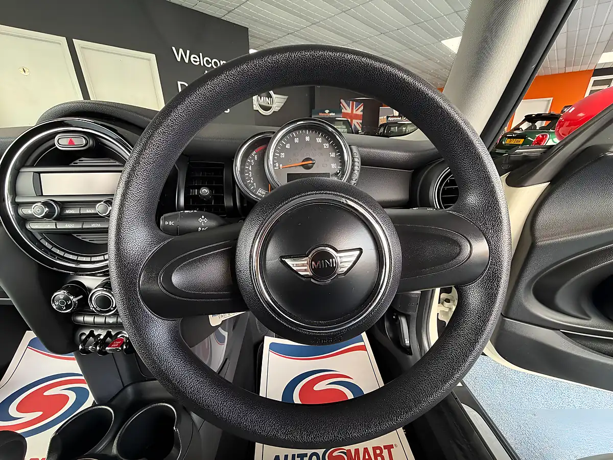 Used 2015 MINI Hatch One White - Interior and Exterior details 11