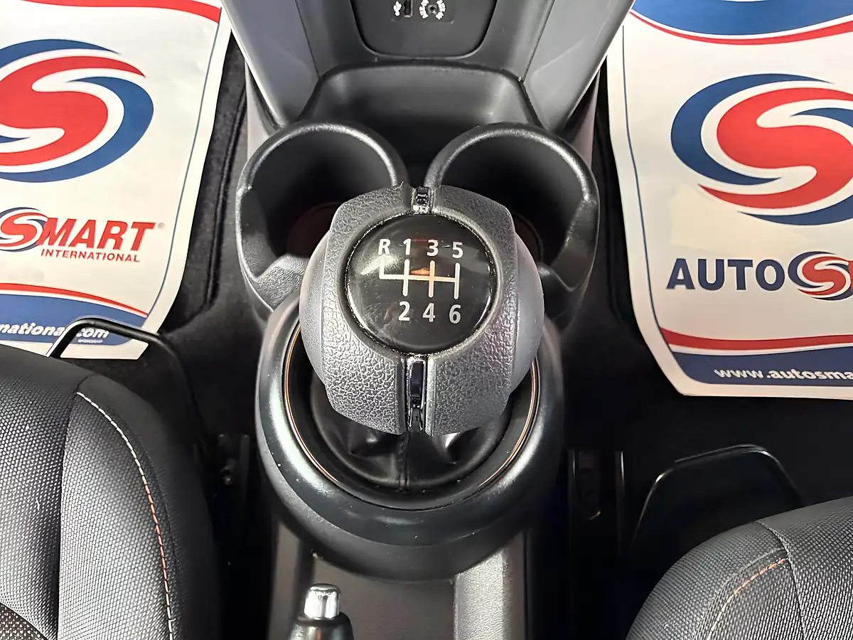 Used 2015 MINI Hatch One White - Interior and Exterior details 12