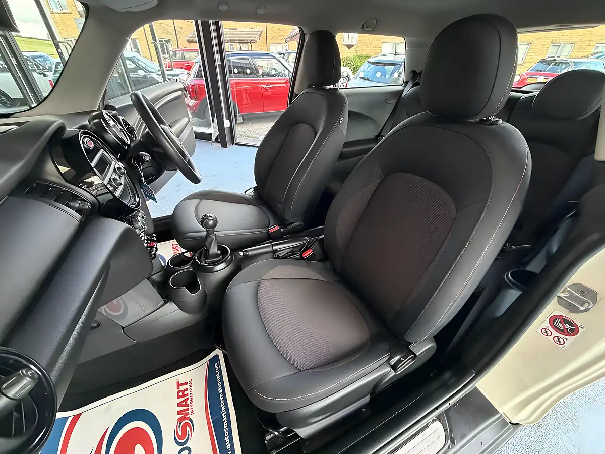 Used 2015 MINI Hatch One White - Interior and Exterior details 13