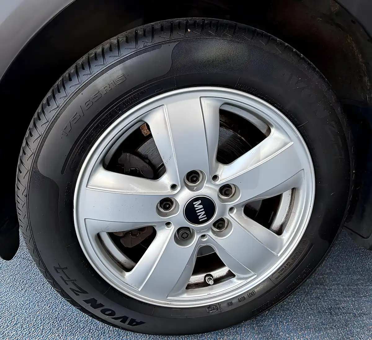Used 2015 MINI Hatch One White - Interior and Exterior details 14