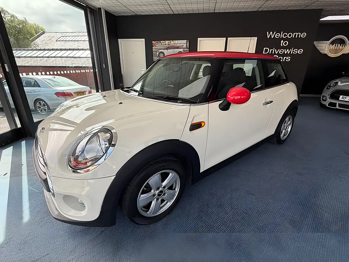 Used 2015 MINI Hatch One White - Interior and Exterior details 5