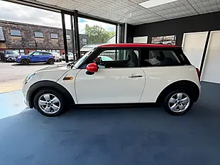 Used 2015 MINI Hatch One White - Interior and Exterior details 6