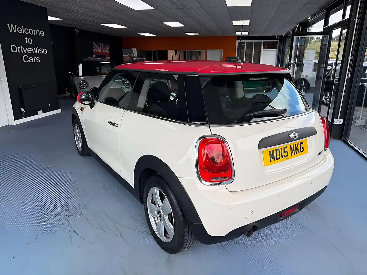 Used 2015 MINI Hatch One White - Interior and Exterior details 7