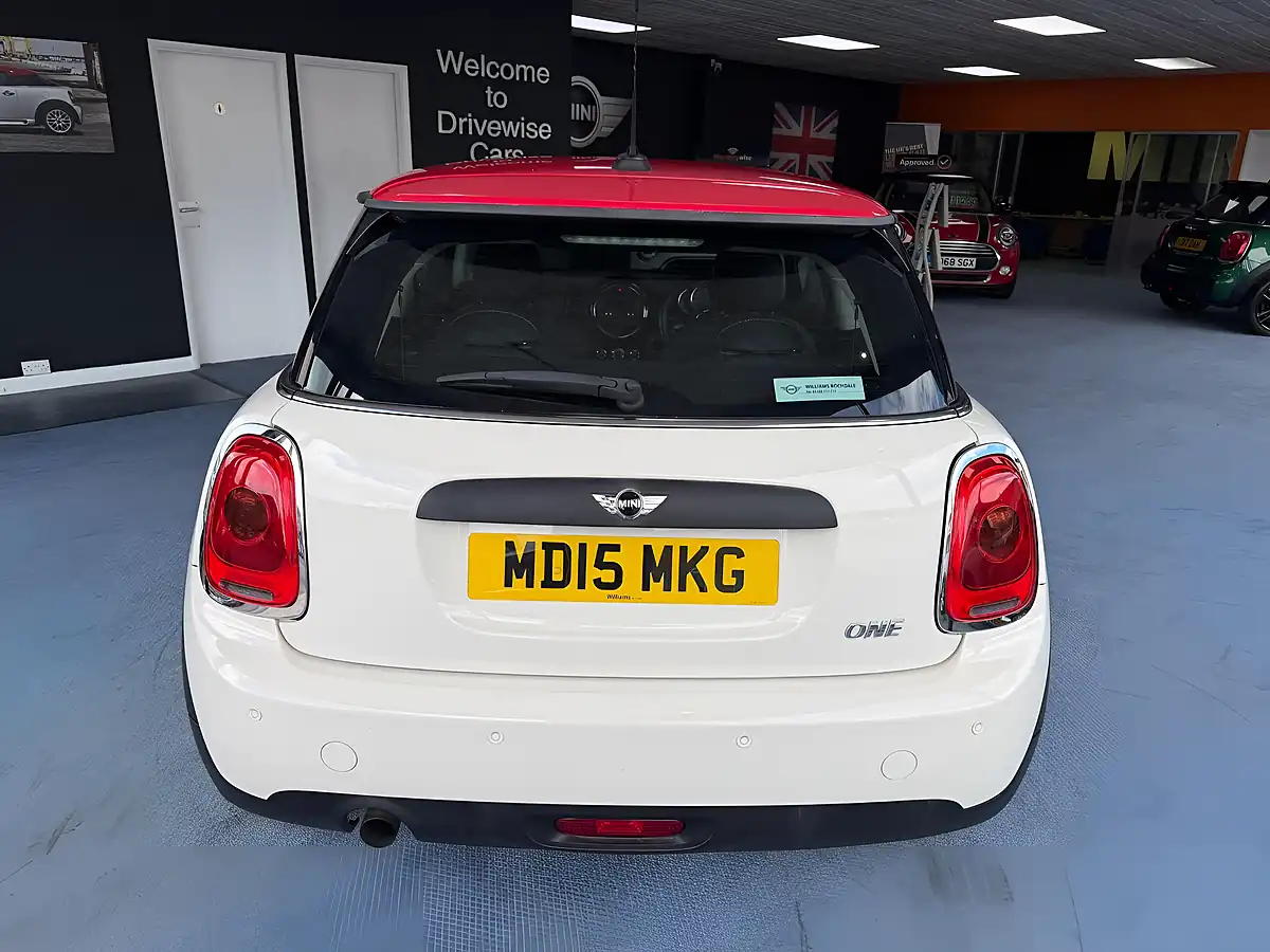 Used 2015 MINI Hatch One White - Interior and Exterior details 8