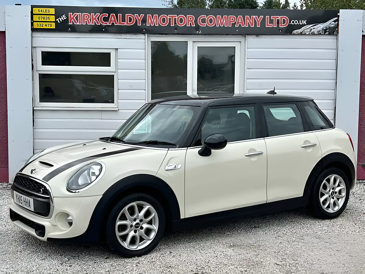 Used 2015 MINI Hatchback Cooper S White - Front View