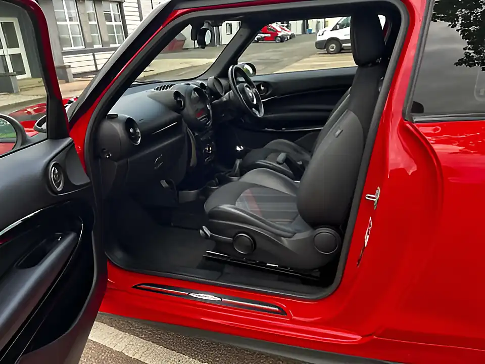 Used 2015 MINI Paceman Cooper S Chili Red - Interior and Exterior details 11