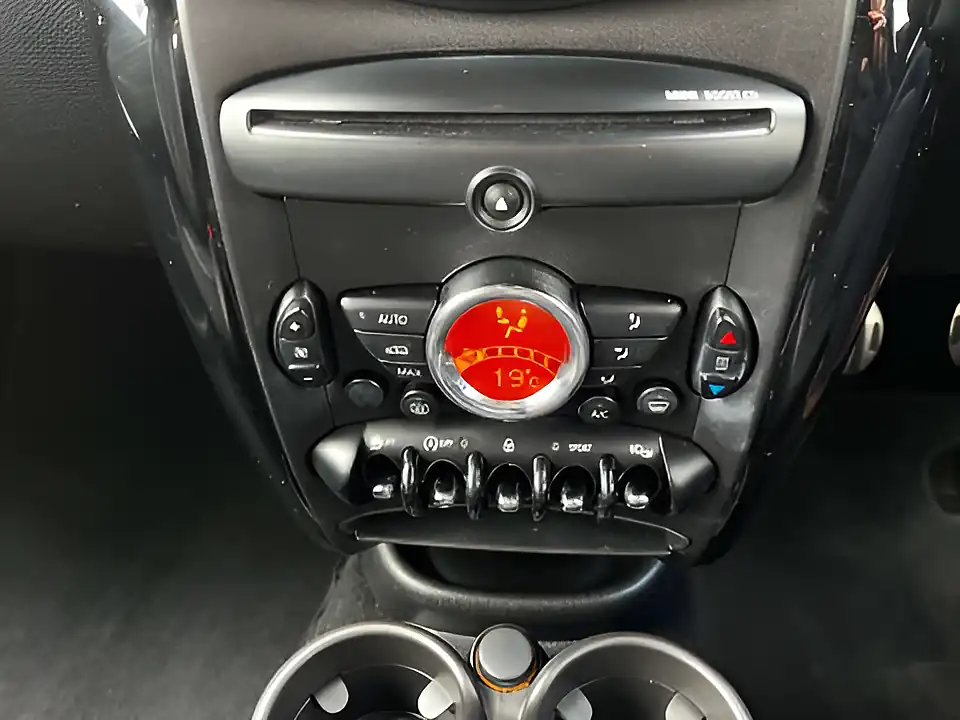 Used 2015 MINI Paceman Cooper S Chili Red - Interior and Exterior details 18