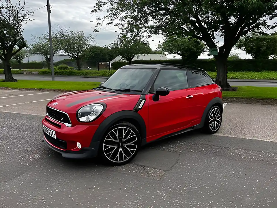 Used 2015 MINI Paceman Cooper S Chili Red - Interior and Exterior details 4