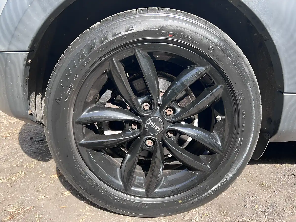 Used 2015 MINI Paceman Cooper Silver - Interior and Exterior details 14