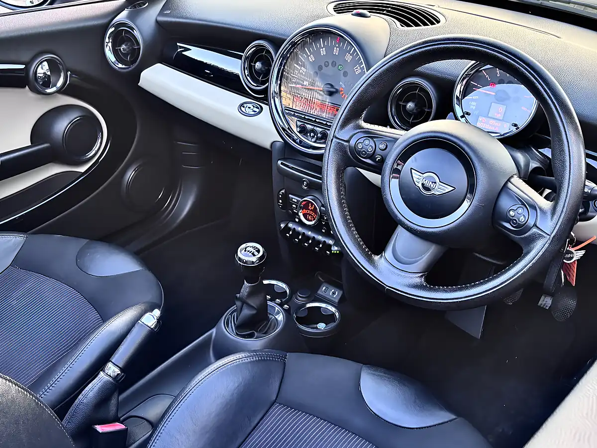 Used 2015 MINI Roadster Cooper Grey - Interior and Exterior details 19