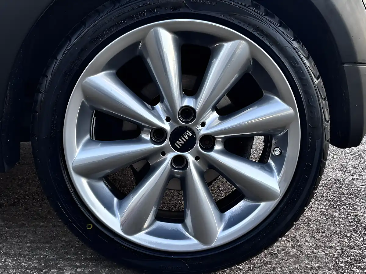 Used 2015 MINI Roadster Cooper Grey - Interior and Exterior details 9