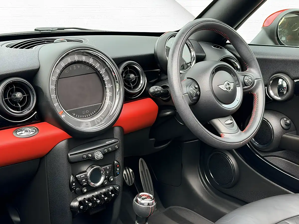 Used 2015 MINI Roadster Cooper S Red - Interior and Exterior details 6