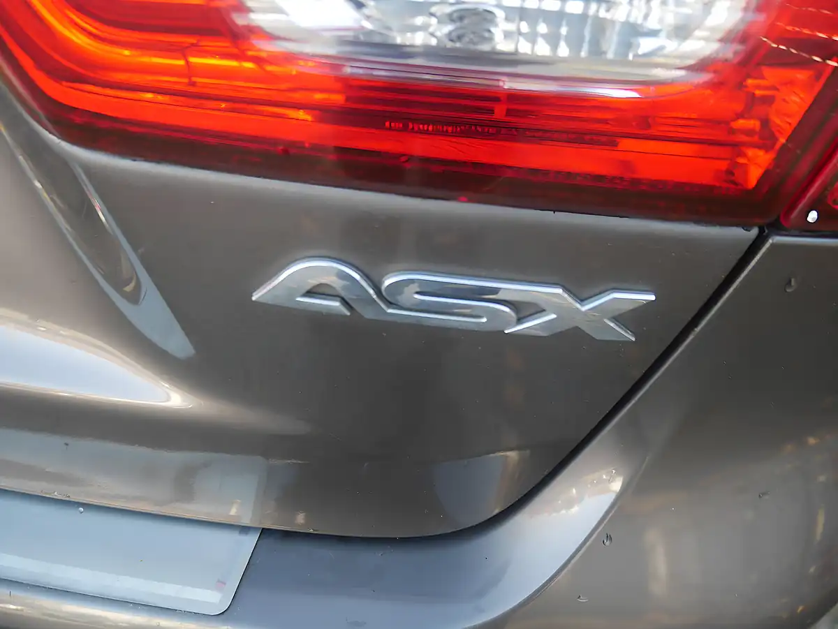 Used 2015 Mitsubishi Asx 3 Granite Brown - Interior and Exterior details 20