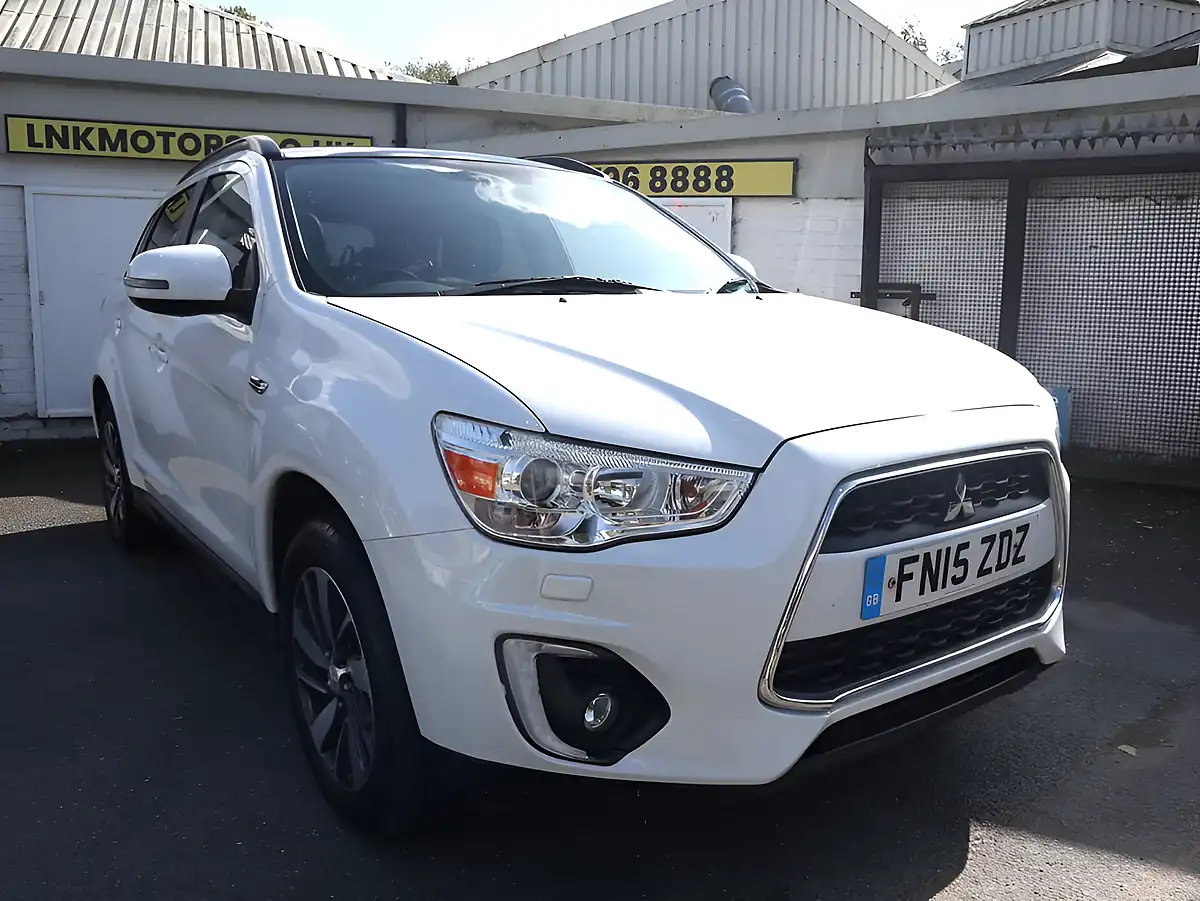 Used 2015 Mitsubishi Asx 4 White - Front View