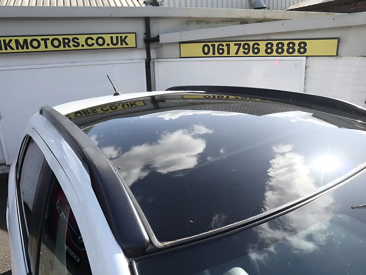 Used 2015 Mitsubishi Asx 4 White - Interior and Exterior details 12
