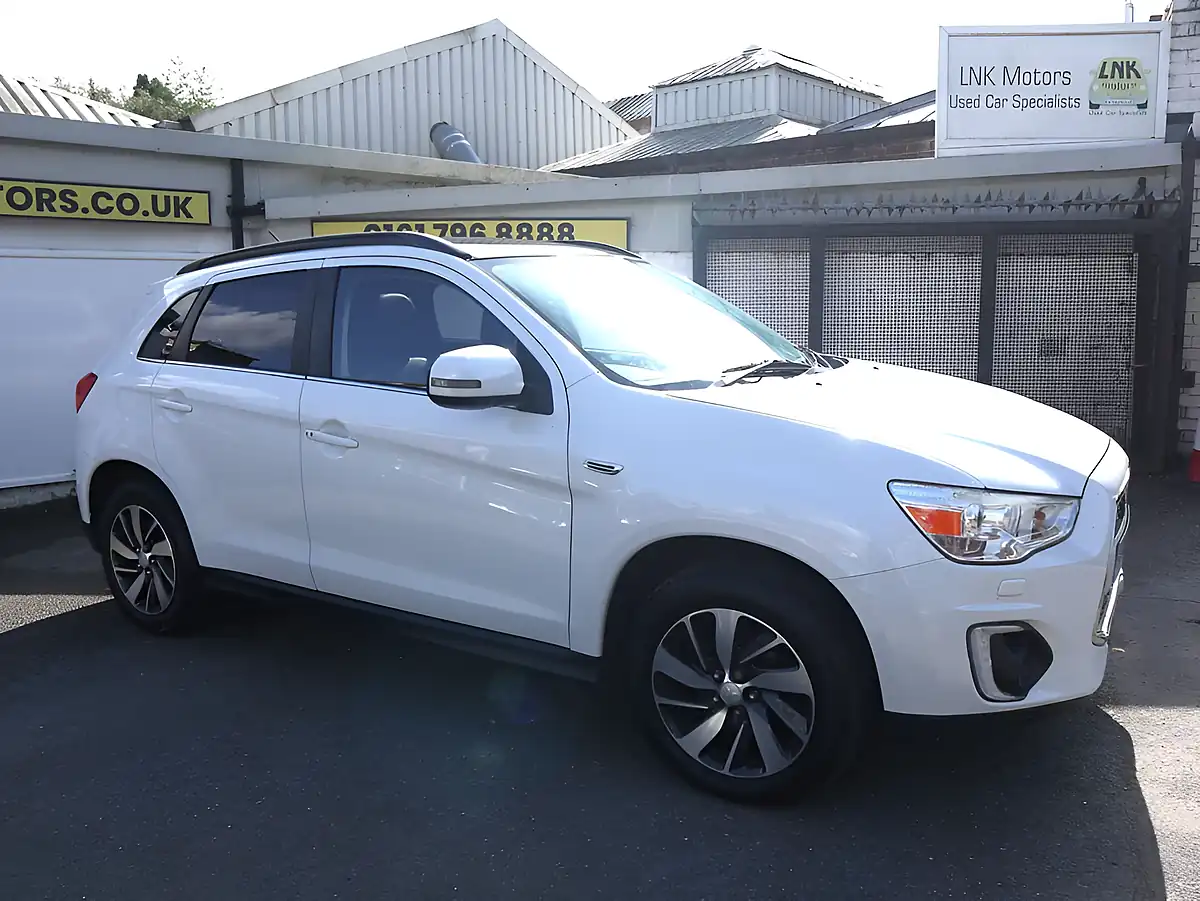 Used 2015 Mitsubishi Asx 4 White - Interior and Exterior details 13