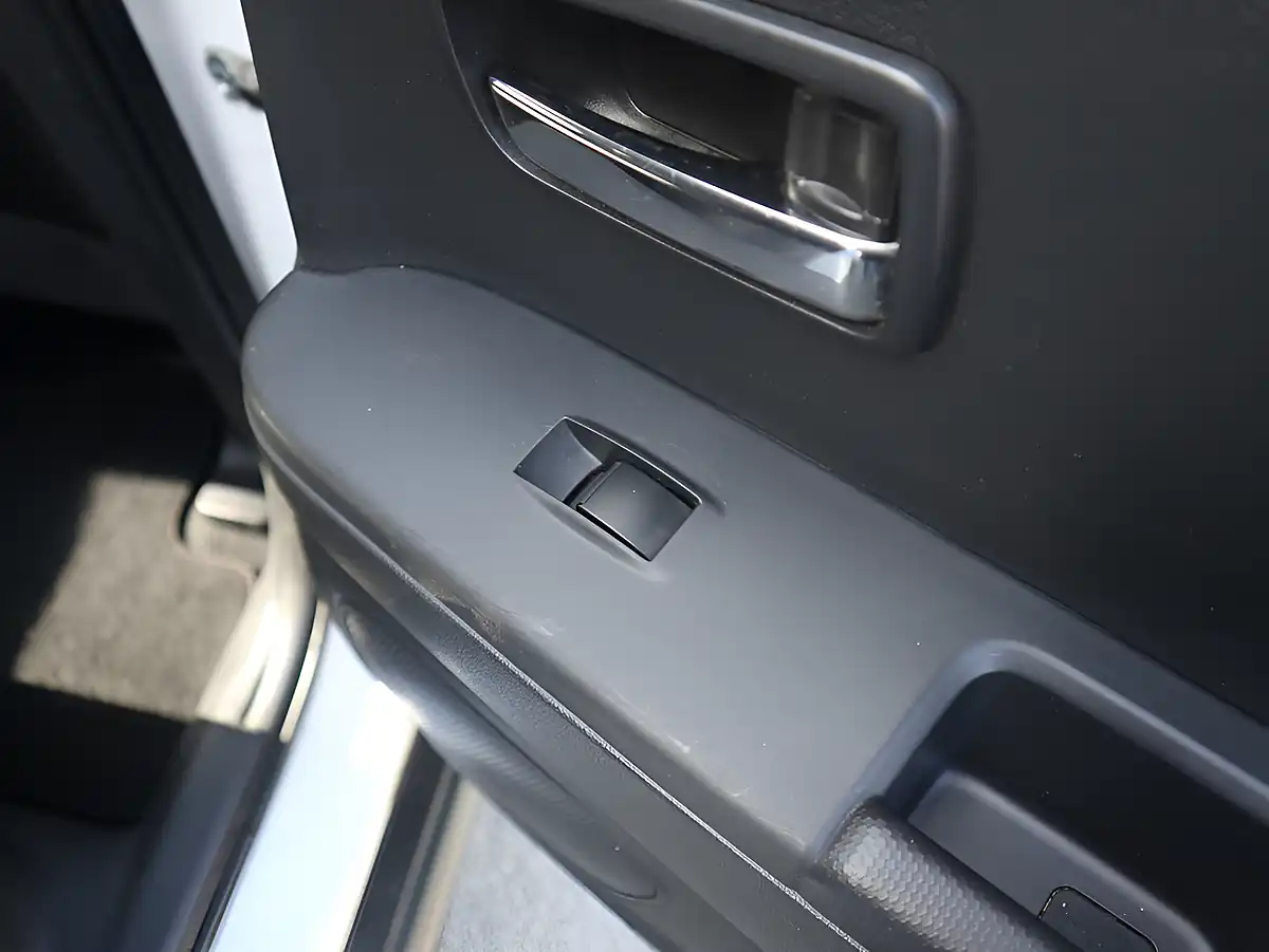 Used 2015 Mitsubishi Asx 4 White - Interior and Exterior details 14