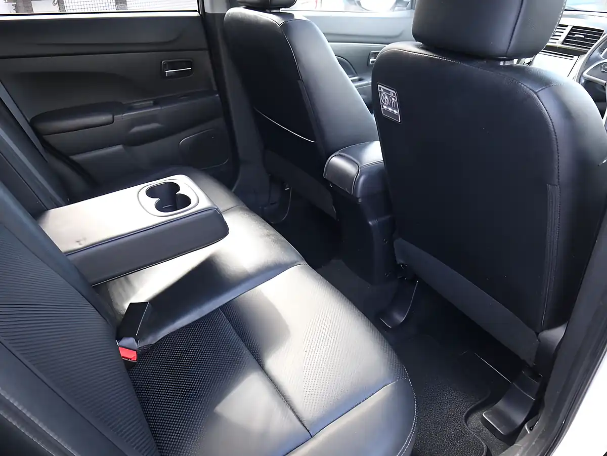 Used 2015 Mitsubishi Asx 4 White - Interior and Exterior details 16